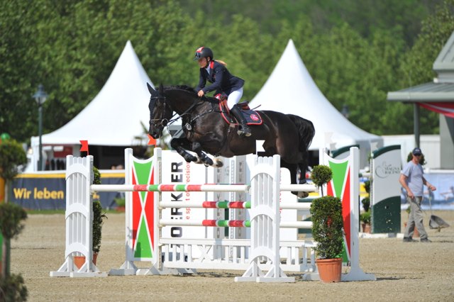 BistanStefanie Kennedy2 34 7YH Mi HB