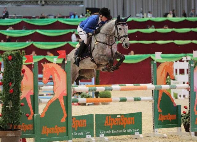 KhodddamHazratiKatrin KilnaboyBuffet 07 CSIam MT Fr