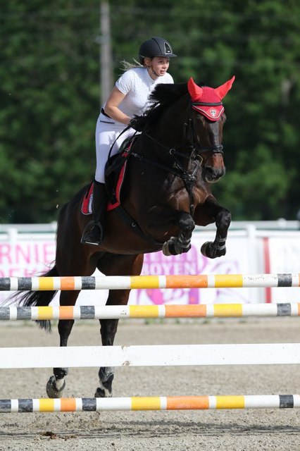 RohacekJennifer Vagyalom 49 VIPSmall Fr TH