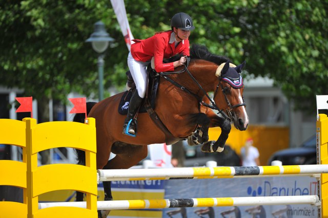 StangelovaSara Silkanna 43 VIPLarge Fr HB